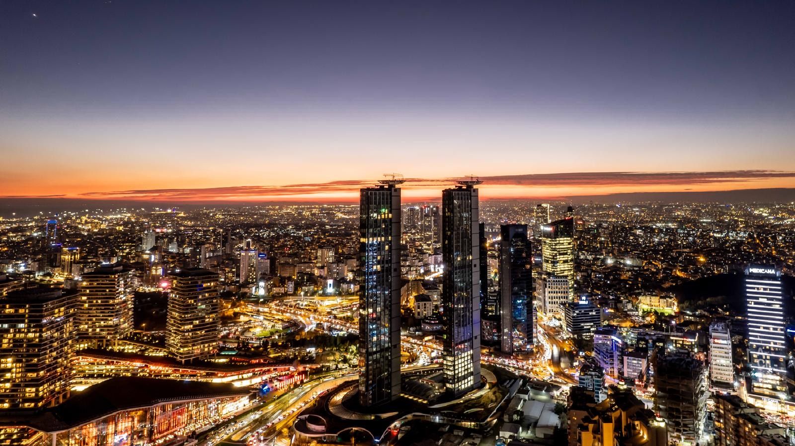 Çiftçi Towers, Бешикташ — Ночью