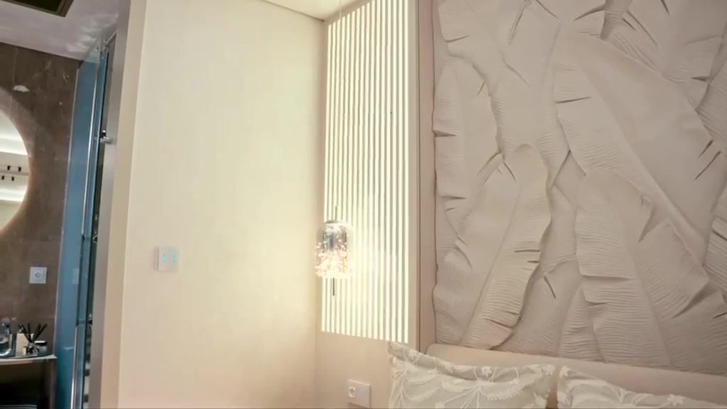 المسابح بين النخيل